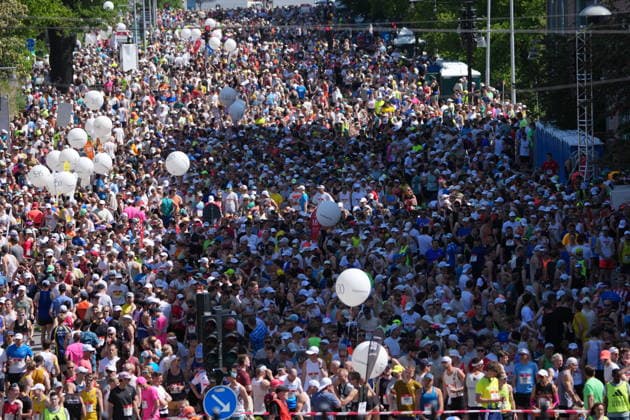 STOCKHOLM, SVERIGE 20260530 Löparna samlas inför start vid Stockholm Stadion under Stockholm marathon pa lördagen. STOCKHOLM SVERIGE x10500x