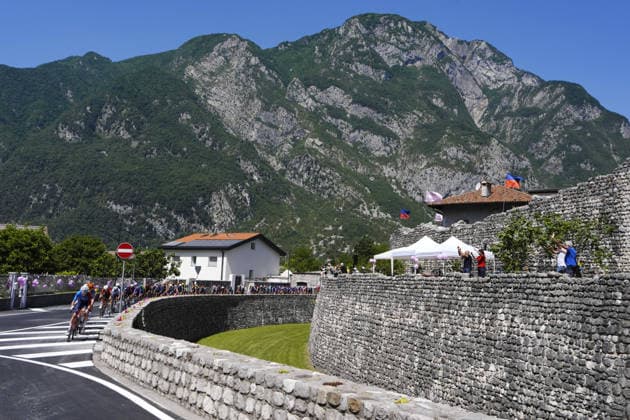The pack rides during Stage 20 of the Giro d™Italia, from Gemona del Friuli to Piancavallo, Italy, Saturday,May 30, 2026.  Copyright: xFabioxFerrarix xLaPressex