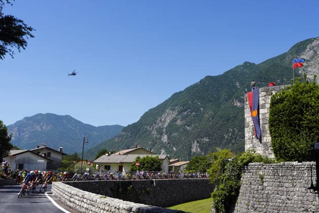 The pack rides during Stage 20 of the Giro d™Italia, from Gemona del Friuli to Piancavallo, Italy, Saturday,May 30, 2026.  Copyright: xFabioxFerrarix xLaPressex