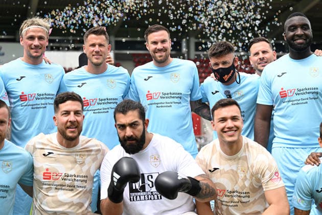 30.05.2026, xsvx, Fussball Langholz Cup 2026, v.l. Faisal Kawusi, Deutscher Komiker, Kevin Großkreutz Grosskreutz , Florian Fromlowitz Tim Heubach Julian Engels Tise Wiesbaden