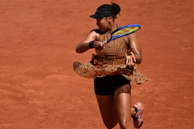 2026 French Open, Roland-Garros - Day 7 PARIS, FRANCE - MAY 30: Naomi Osaka of Japan in action against Iva Jovic (not seen) of the and United States in the women s singles match on day 7 of the French Open tennis tournament at theRoland-Garros Complex in Paris on May 30, 2026. Burak Akbulut Anadolu Paris France. Editorial use only. Please get in touch for any other usage.  Copyright: x2026xAnadoluxBurakxAkbulutx