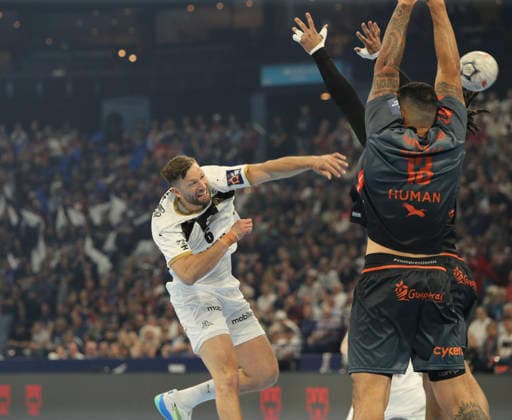 photo : Torwurf von Harald Reinkind (Kiel) gegen Rogerio Ferreira MORAES Handball Herren am Sa. 30.05.2026 Mens EHF European League , Final Four in Hamburg THW Kiel - Montpellier , Halbfinale