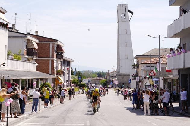 The pack rides during Stage 20 of the Giro d™Italia, from Gemona del Friuli to Piancavallo, Italy, Saturday,May 30, 2026.  Copyright: xFabioxFerrarix xLaPressex