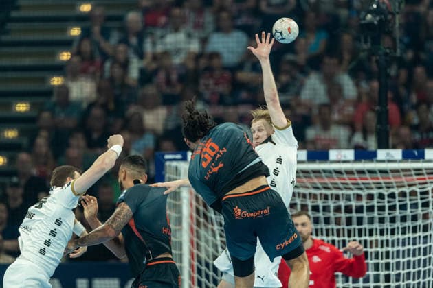 Mathis Becker Fisher (Montpellier Handball) und Eric Johansson (THW Kiel) battle for the ball during the handball semi-final of the the Winamax EHF Finals 2026 between Montpellier Handball and THW Kiel at Barclays Arena on May 30, 2026 in Hamburg, Germany. -
