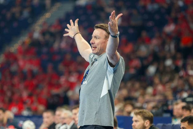 30.05.2026 ,xgox, Handball - EHF European League Halbfinale Montpellier Handball - THW Kiel emspor, v.l. Filip Jicha (Kiel, Trainer) Reklamiert, beschwert sich, schimpft Hamburg