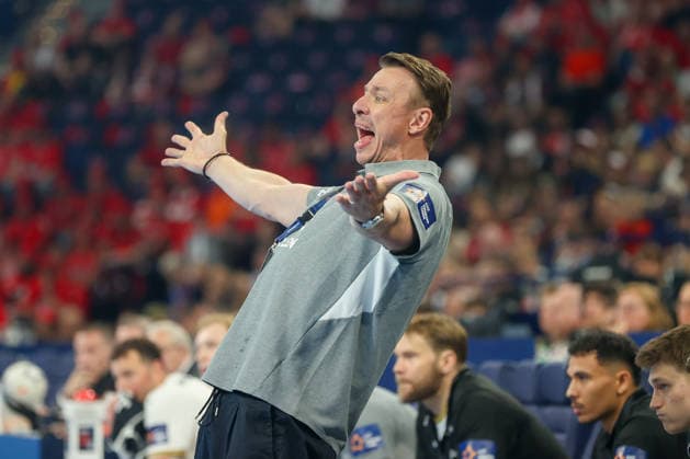 30.05.2026 ,xgox, Handball - EHF European League Halbfinale Montpellier Handball - THW Kiel emspor, v.l. Filip Jicha (Kiel, Trainer) Reklamiert, beschwert sich, schimpft Hamburg