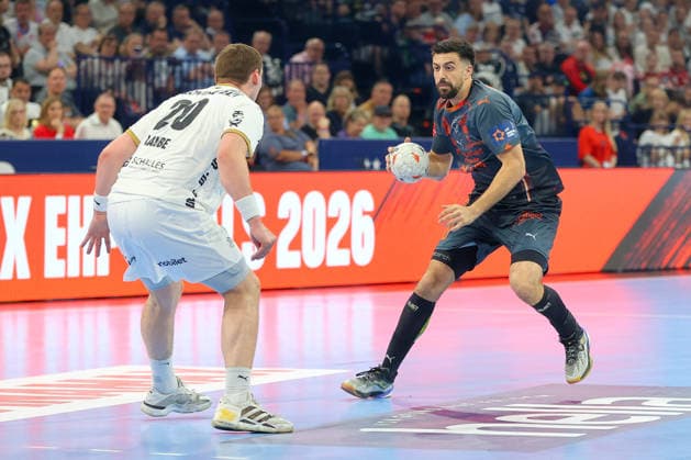 30.05.2026 ,xgox, Handball - EHF European League Halbfinale Montpellier Handball - THW Kiel emspor, v.l. Lukas Laube (Kiel, 20), Agustin Casado (Montepellier, 18) Zweikampf, Duell, Kampf, tackle Hamburg