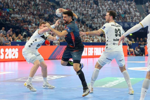 30.05.2026 ,xgox, Handball - EHF European League Halbfinale Montpellier Handball - THW Kiel emspor, v.l. Lukas Laube (Kiel, 20), Agustin Casado (Montepellier, 18) Zweikampf, Duell, Kampf, tackle Hamburg