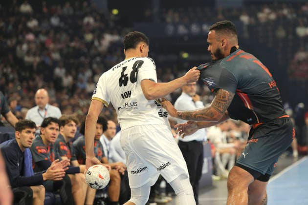 photo : Mohamed ABDELHAK (Kiel) gegen Rogerio Ferreira MORAES Handball Herren am Sa. 30.05.2026 Mens EHF European League , Final Four in Hamburg THW Kiel - Montpellier , Halbfinale