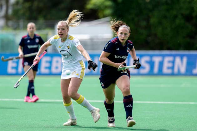 v.li.: Laura Saenger (HTHC, 8), Charlotte Gerstenhöfer (MHC, 28), Zweikampf, Spielszene, Duell, duel, tackle, tackling, Dynamik, Action, Aktion, 30.05.2026, Bonn (Deutschland), Hockey, Deutsche Meisterschaft, Halbfinale, Damen, Mannheimer HC - Harvestehuder THC *** v li Laura Saenger HTHC, 8 , Charlotte Gerstenhöfer MHC, 28 , duel, duel, tackle, tackling, dynamics, action, action, 30 05 2026, Bonn Germany , field hockey, German Championship, semi-final, women, Mannheimer HC Harvestehuder THC xozx