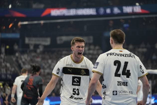 Nikola Bilyk ( 53; THW Kiel) jubelt lautstark und ballt die Fäuste, neben ihm steht Lukas Zerbe ( 24; THW Kiel). Im Hintergrund sind Spieler von Montpellier HB zu erkennen. EHF European League: THW Kiel - Montpellier HB, 30.05.2026, Hamburg, Barclays Arena Copyright: xPhilippHeistx