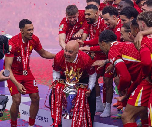 Football - FA Premier League - Liverpool FC v Crystal Palace FC LIVERPOOL, ENGLAND - Sunday, May 25, 2025: Liverpool s head coach Arne Slot lifts the trophy, as the Reds celebrate being crowned Champions for the 20th time, during the FA Premier League match between Liverpool FC and Crystal Palace FC at Anfield. (Photo by David Rawcliffe Propaganda) LIVERPOOL Anfield MERSEYSIDE ENGLAND  Copyright: xDavidxRawcliffex 2025-05-25-245-Liverpool_Crystal_Palace