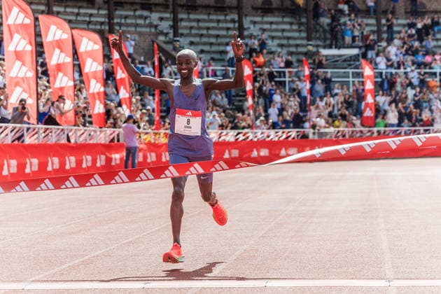 260530 Edwin Kiptoo, Kenya, jublar under Stockholm Marathon den 30 maj 2026 i Stockholm. Copyright: KENTAxJÖNSSON BB260530KJ021