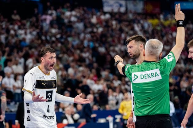 Hamburg 30.05.2026, Handball, Herren, EHF European League Men 2025 26, Halbfinale, Montpellier Handball - THW Kiel Domagoj Duvnjak (THW Kiel, 4) reagiert emotional auf einer Zeitstrafe