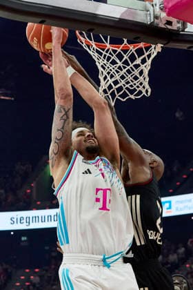 Deutsche Basketball Bundesliga (BBL), FC Bayern München Basketball vs TELEKOM BASKETS Bonn, München FC Bayern Basketball, Bonn TELEKOM BASKETS, 2026-05-30 in München (SAP Garden) KESSENS Michael (TELEKOM BASKETS Bonn Center (C) Nr6- BON6), MIKE Isiaha (FC Bayern München Basketball Power Forward (PF) Nr22-FCBB22) sportworld München SAP Garden Bayern Deutschland
