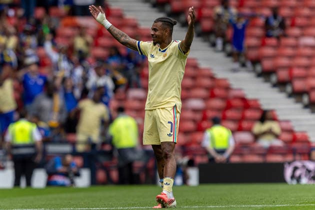 Scotland v Curacao, Friendly International Challenge Juninho Bacuna hypes up the crowd after his side take an early lead during the International Challenge Match - Scotland vs Curacao, Barclays Hampden, Glasgow. 30 May 2026 Hampden Park Barclays Hampden Glasgow Scotland Editorial use only , Copyright: xColinxPoultneyx PSI-24309-0009