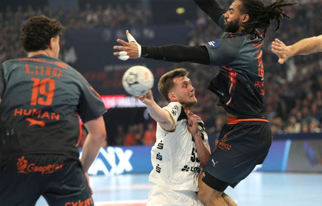 photo : Nikola Bilyk (Kiel) gegen Hugo Bryan MONTE dos SANTOS (Montpellier) Handball Herren am Sa. 30.05.2026 Mens EHF European League , Final Four in Hamburg THW Kiel - Montpellier , Halbfinale