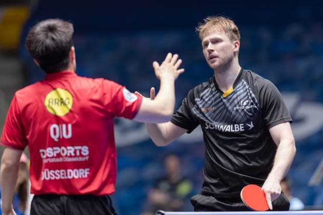 Borussia Düsseldorf und TTC Schwalbe Bergneustadt, Liebherr TTBL-Halbfinalspiel 2026 Dang Qiu (Borussia Düsseldorf) gratuliert Benedikt Duda (TTC Schwalbe Bergneustadt) zu dessen 3:2-Sieg. Liebherr TTBL Final4 2026, erstes Halbfinale zwischen Borussia Düsseldorf und TTC Schwalbe Bergneustadt am 30. Mai 2026 in der Süwag Energie ARENA in Frankfurt am Main., Frankfurt am Main Hessen Deutschland Süwag Energie ARENA