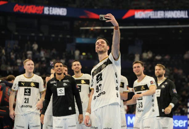 photo : Jubel nach dem Schlußpfiff bei den Spielern ausb Kiel , hier freut sich Veron Nacinovic (Kiel) beim Selfie mit seinem Handy Handball Herren am Sa. 30.05.2026 Mens EHF European League , Final Four in Hamburg THW Kiel - Montpellier , Halbfinale