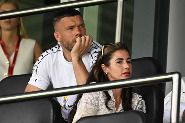 30.05.2026, xsvx, Fussball Langholz Cup 2026, v.l. Lukas Podolski und Sarah Engels Wiesbaden
