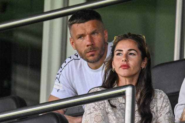 30.05.2026, xsvx, Fussball Langholz Cup 2026, v.l. Lukas Podolski und Sarah Engels Wiesbaden *** 30 05 2026, xsvx, Football Langholz Cup 2026, f l Lukas Podolski and Sarah Engels Wiesbaden