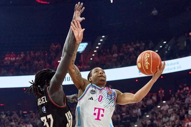 Deutsche Basketball Bundesliga (BBL), FC Bayern München Basketball vs TELEKOM BASKETS Bonn, München FC Bayern Basketball, Bonn TELEKOM BASKETS, 2026-05-30 in München (SAP Garden) FINCH Jalen (TELEKOM BASKETS Bonn Point Guard (PG) Nr0- BON0), GABRIEL Wenyen (FC Bayern München Basketball Center (C) Nr32-FCBB32) sportworld München SAP Garden Bayern Deutschland