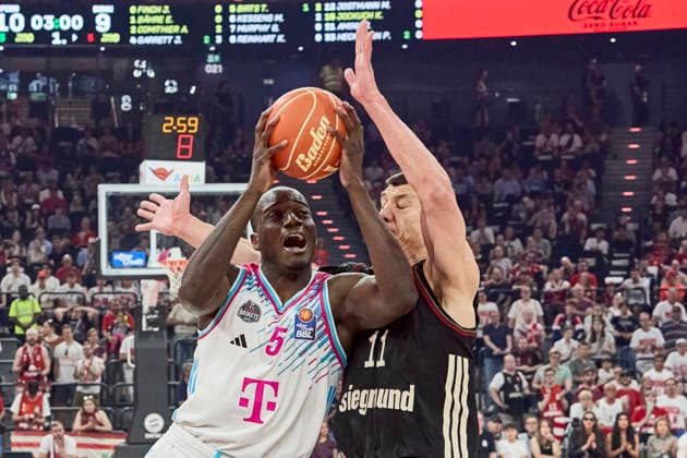 Deutsche Basketball Bundesliga (BBL), FC Bayern München Basketball vs TELEKOM BASKETS Bonn, München FC Bayern Basketball, Bonn TELEKOM BASKETS, 2026-05-30 in München (SAP Garden) BIRTS Tylan (TELEKOM BASKETS Bonn Small Forward (SF) Nr5- BON5), LUCIC Vladimir (FC Bayern München Basketball Small Forward (SF) Nr11-FCBB11) sportworld München SAP Garden Bayern Deutschland