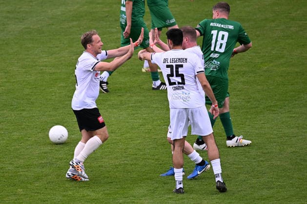 30.05.2026, xsvx, Fussball Langholz Cup 2026, v.l. Oliver Oli Pocher Torjubel Wiesbaden