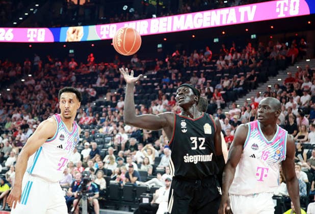 in der Mitte Wenyen GABRIEL (Muenchen), Herren Basketball Bundesliga, 2025 26, play off Halbfinale, erste Spiel, FC Bayern Muenchen Basketball vs Telekom Baskets Bonn, SAP Garden3, 30.05.26 Copyright: WolfgangxFehrmann