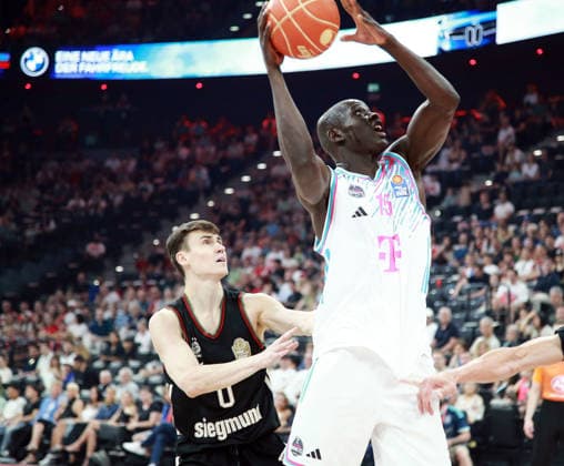 von links Neno DIMITRIJEVIC (Muenchen), Kur JONGKUCH Herren Basketball Bundesliga, 2025 26, play off Halbfinale, erste Spiel, FC Bayern Muenchen Basketball vs Telekom Baskets Bonn, SAP Garden3, 30.05.26 Copyright: WolfgangxFehrmann