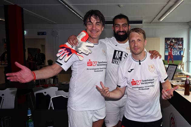 30.05.2026, xsvx, Fussball Langholz Cup 2026, v.l. Matze Knoop Faisal Kawusi, Deutscher Komiker und Oliver Oli Pocher Wiesbaden