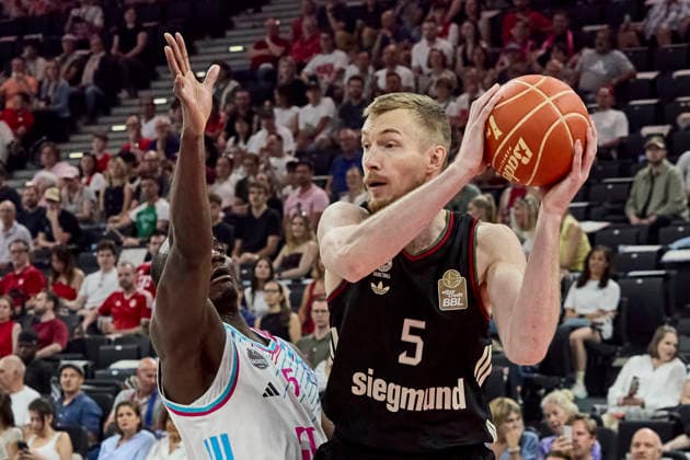 Deutsche Basketball Bundesliga (BBL), FC Bayern München Basketball vs TELEKOM BASKETS Bonn, München FC Bayern Basketball, Bonn TELEKOM BASKETS, 2026-05-30 in München (SAP Garden) GIFFEY Niels (FC Bayern München Basketball Small Forward (SF) Nr5-FCBB5), BIRTS Tylan (TELEKOM BASKETS Bonn Small Forward (SF) Nr5- BON5) sportworld München SAP Garden Bayern Deutschland