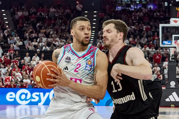 Deutsche Basketball Bundesliga (BBL), FC Bayern München Basketball vs TELEKOM BASKETS Bonn, München FC Bayern Basketball, Bonn TELEKOM BASKETS, 2026-05-30 in München (SAP Garden) COMITHIER Alijah (TELEKOM BASKETS Bonn Small Forward (SF) Nr2- BON2), OBST Andreas (FC Bayern München Basketball Shooting Guard (SG) Nr13-FCBB13) sportworld München SAP Garden Bayern Deutschland