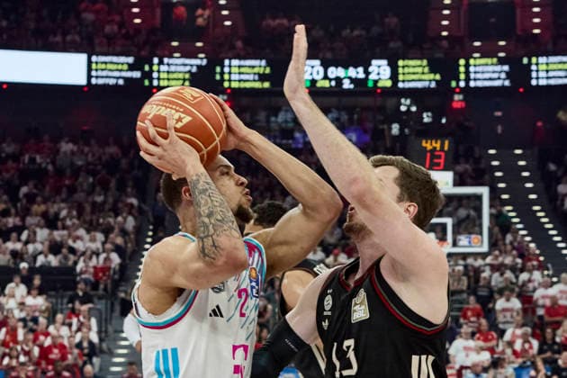 Deutsche Basketball Bundesliga (BBL), FC Bayern München Basketball vs TELEKOM BASKETS Bonn, München FC Bayern Basketball, Bonn TELEKOM BASKETS, 2026-05-30 in München (SAP Garden) COMITHIER Alijah (TELEKOM BASKETS Bonn Small Forward (SF) Nr2- BON2), OBST Andreas (FC Bayern München Basketball Shooting Guard (SG) Nr13-FCBB13) sportworld München SAP Garden Bayern Deutschland