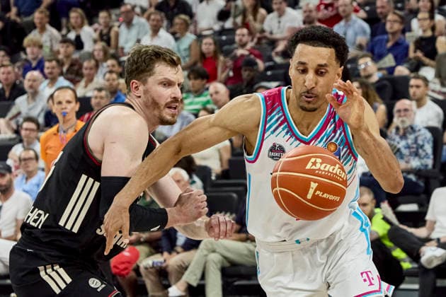 Deutsche Basketball Bundesliga (BBL), FC Bayern München Basketball vs TELEKOM BASKETS Bonn, München FC Bayern Basketball, Bonn TELEKOM BASKETS, 2026-05-30 in München (SAP Garden) AMINU Joel (TELEKOM BASKETS Bonn Shooting Guard (SG) Nr21- BON21), OBST Andreas (FC Bayern München Basketball Shooting Guard (SG) Nr13-FCBB13) sportworld München SAP Garden Bayern Deutschland