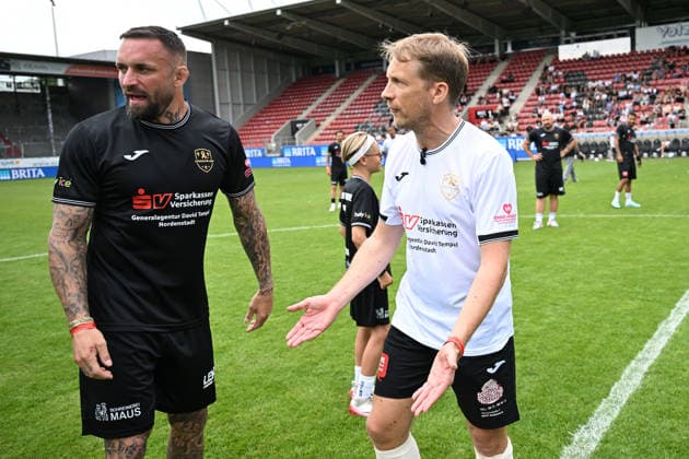 30.05.2026, xsvx, Fussball Langholz Cup 2026, v.l. Oliver Oli Pocher MMA Kämpfer Christian Eckerlin Wiesbaden