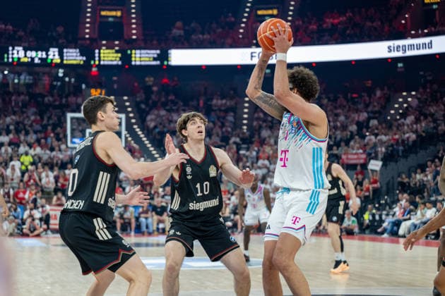 Neno Dimitrijevic 0 (FC Bayern Basketball), Justin Jessup 10 (FC Bayern Basketball), Michael Kessens 6 (Telekom Baskets Bonn), FC Bayern Basketball vs. Telekom Baskets Bonn, BBL, Halbfinale 1, 30.05.2026 Muenchen Bayern Deutschland