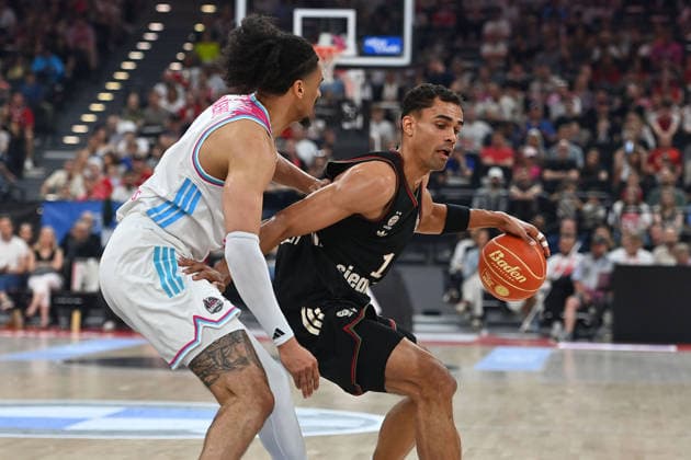 Oscar DA SILVA (FCB), Jonathan BAEHRE (Bonn) Aktion,Zweikampf Basketball BBL,Saison 2025 2026 ,1. Play Off Halbfinale FC Bayern Muenchen - Telekom Baskets Bonn am 30.05.2025, S A P G A R D EN