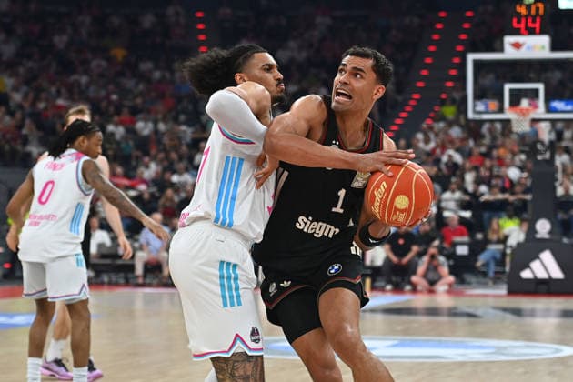 Oscar DA SILVA (FCB), Jonathan BAEHRE (Bonn) Aktion,Zweikampf Basketball BBL,Saison 2025 2026 ,1. Play Off Halbfinale FC Bayern Muenchen - Telekom Baskets Bonn am 30.05.2025, S A P G A R D EN