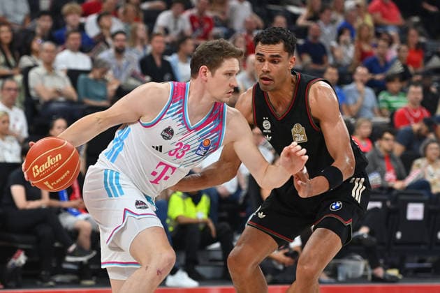 Patrick HECKMANN (Bonn), Aktion,Zweikampf gegen Oscar DA SILVA (FCB). Basketball BBL,Saison 2025 2026 ,1. Play Off Halbfinale FC Bayern Muenchen - Telekom Baskets Bonn am 30.05.2025, S A P G A R D EN