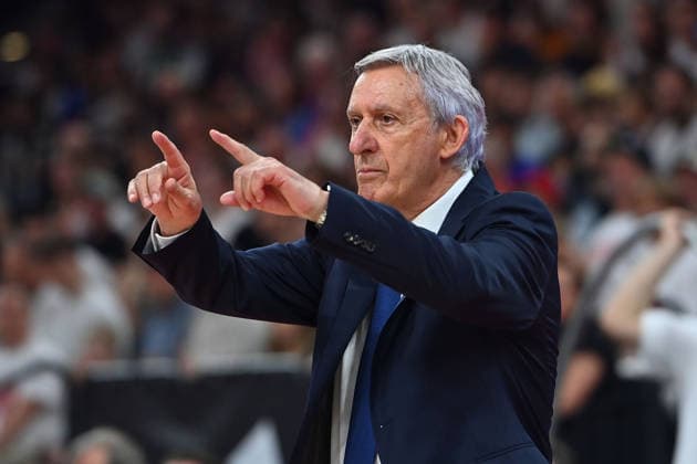 Trainer Svetislav PESIC (FCB), Gestik,gibt Anweisungen, Einzelbild,angeschnittenes Einzelmotiv,Halbfigur,halbe Figur. Basketball BBL,Saison 2025 2026 ,1. Play Off Halbfinale FC Bayern Muenchen - Telekom Baskets Bonn am 30.05.2025, S A P G A R D EN