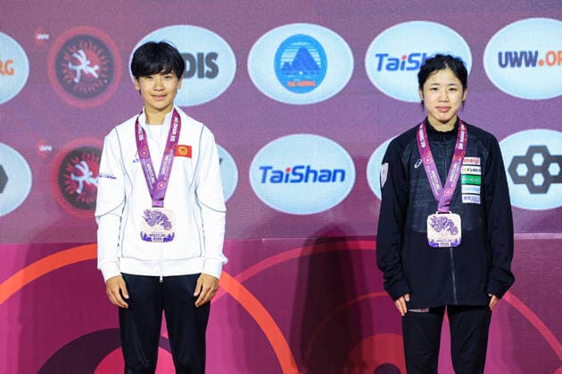 U17, U 17 Wrestling Asian Championships Podium 43kg WW - Bronze: Asema Asangaryeva (KGZ), Nonomi Shida (JPN)