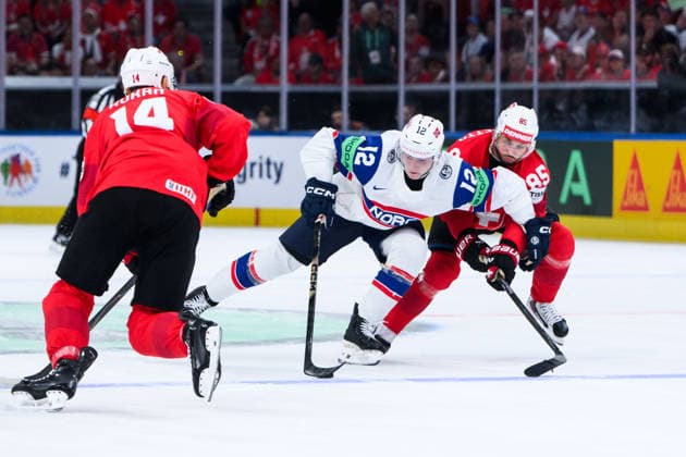 260530 Noah Steen of Norway and Sven Andrighetto of Switzerland during the 2026 IIHF Ice hockey, Eishockey World Championship, WM, Weltmeisterschaft semifinal match between Switzerland and Norway on May 30, 2026 in Zürich. Photo: Jesper Zerman BILDBYRAN kod JZ JZ0737 ishockey ice hockey ishockey-vm 2026 vm 2026 iihf world championship semifinal semifinals switzerland schweiz norge norway bbeng norge norway *** 260530 Noah Steen of Norway and Sven Andrighetto of Switzerland during the 2026 IIHF Ice Hockey World Championship semifinal match between Switzerland and Norway on May 30, 2026 in Zürich Photo Jesper Zerman BILDBYRAN kod JZ JZ0737 ishockey ice hockey ishockey vm 2026 vm 2026 iihf world championship semifinal semifinals switzerland schweiz norge norway bbeng norge norway  Copyright: JESPERxZERMAN BB260530JZ016