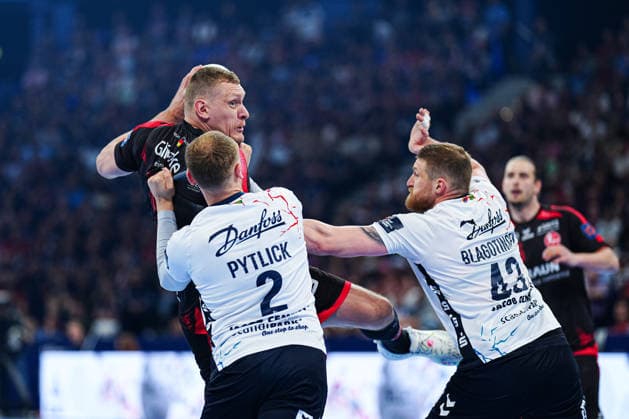 Simon Pytlick (SG Flensburg-Handewitt, 02), Dainis Kristopans (MT Melsungen, 10), Blaz Blagotinsek (SG Flensburg-Handewitt, 43) GER, MT Melsungen vs. SG Flensburg-Handewitt, Handball, EHF European League, Halbfinale, Saison 2025 2026, 30.05.2026 GER, MT Melsungen vs. SG Flensburg-Handewitt, Handball, EHF European League, Halbfinale, Saison 2025 2026, 30.05.2026 Hamburg Copyright: xEibner-Pressefoto MarcelxvonxFehrnx EP_MFN