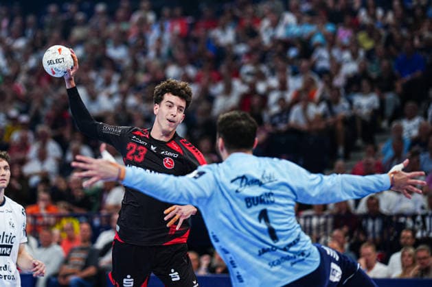 Wurf Tor Marti Soler (MT Melsungen, 23) GER, MT Melsungen vs. SG Flensburg-Handewitt, Handball, EHF European League, Halbfinale, Saison 2025 2026, 30.05.2026 GER, MT Melsungen vs. SG Flensburg-Handewitt, Handball, EHF European League, Halbfinale, Saison 2025 2026, 30.05.2026 Hamburg Copyright: xEibner-Pressefoto MarcelxvonxFehrnx EP_MFN