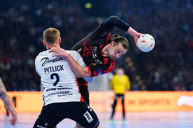 Simon Pytlick (SG Flensburg-Handewitt, 02), Olle Forsell Schefvert (MT Melsungen, 25) GER, MT Melsungen vs. SG Flensburg-Handewitt, Handball, EHF European League, Halbfinale, Saison 2025 2026, 30.05.2026 GER, MT Melsungen vs. SG Flensburg-Handewitt, Handball, EHF European League, Halbfinale, Saison 2025 2026, 30.05.2026 Hamburg Copyright: xEibner-Pressefoto MarcelxvonxFehrnx EP_MFN