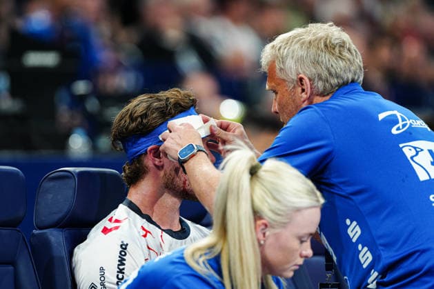Verletzung am Kopf Johannes Golla (SG Flensburg-Handewitt, 04) GER, MT Melsungen vs. SG Flensburg-Handewitt, Handball, EHF European League, Halbfinale, Saison 2025 2026, 30.05.2026 GER, MT Melsungen vs. SG Flensburg-Handewitt, Handball, EHF European League, Halbfinale, Saison 2025 2026, 30.05.2026 Hamburg Copyright: xEibner-Pressefoto MarcelxvonxFehrnx EP_MFN