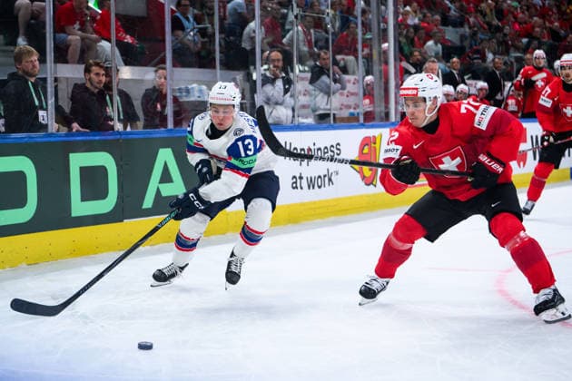 260530 Petter Vesterheim of Norway and Dominik Egli of Switzerland during the 2026 IIHF Ice hockey, Eishockey World Championship, WM, Weltmeisterschaft semifinal match between Switzerland and Norway on May 30, 2026 in Zürich. Photo: Jesper Zerman BILDBYRAN kod JZ JZ0737 ishockey ice hockey ishockey-vm 2026 vm 2026 iihf world championship semifinal semifinals switzerland schweiz norge norway bbeng norge norway Copyright: JESPERxZERMAN BB260530JZ021