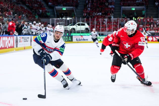 260530 Havard ostrem Salsten of Norway and Tim Berni of Switzerland during the 2026 IIHF Ice hockey, Eishockey World Championship, WM, Weltmeisterschaft semifinal match between Switzerland and Norway on May 30, 2026 in Zürich. Photo: Jesper Zerman BILDBYRAN kod JZ JZ0737 ishockey ice hockey ishockey-vm 2026 vm 2026 iihf world championship semifinal semifinals switzerland schweiz norge norway bbeng norge norway Copyright: JESPERxZERMAN BB260530JZ025