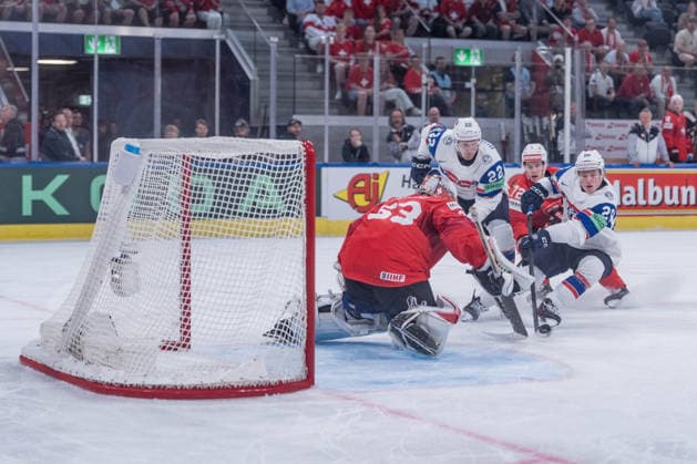 30 05 2026, Zurich, Swiss Life Arena, Ice hockey, Eishockey World Championships Semifinal: Switzerland - Norway, 26 Patrick Elvsveen (Norway), 22 Martin Ronnild (Norway), 63 goalkeeper Leonardo Genoni (Switzerland), 72 Dominik Egli (Switzerland) Zurich Swiss Life Arena Zurich Switzerland Copyright: xJustPictures.ch StefanxEmchx jp-de-StEm-DSC0400120260530